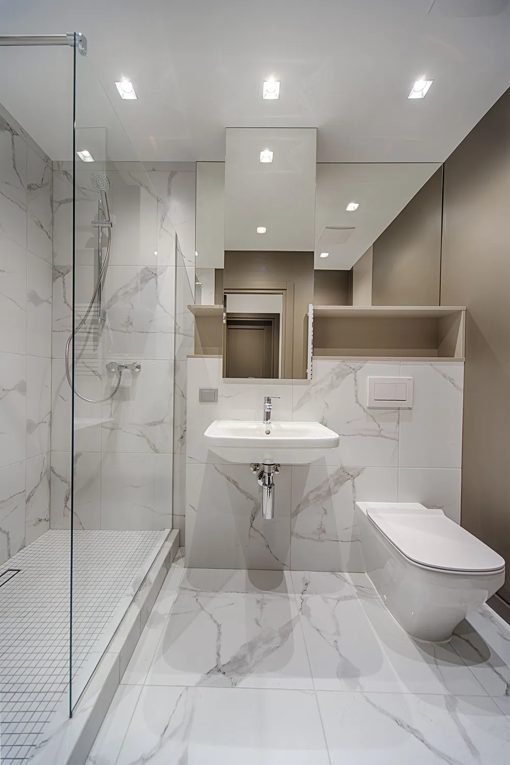 Marble or Porcelain? Choosing Tile for a Bathroom That Lasts